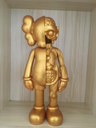 Kaws figurka - zlatá 37 cm